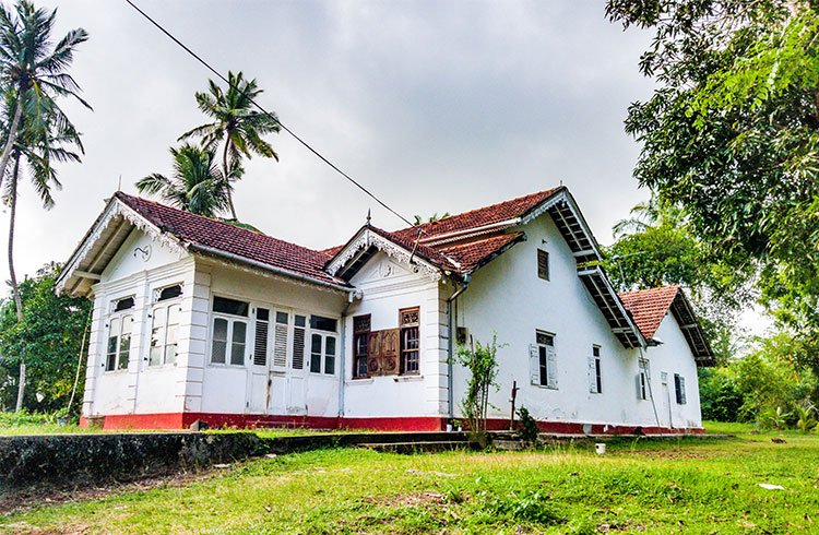 quintessential-colonial-house-001